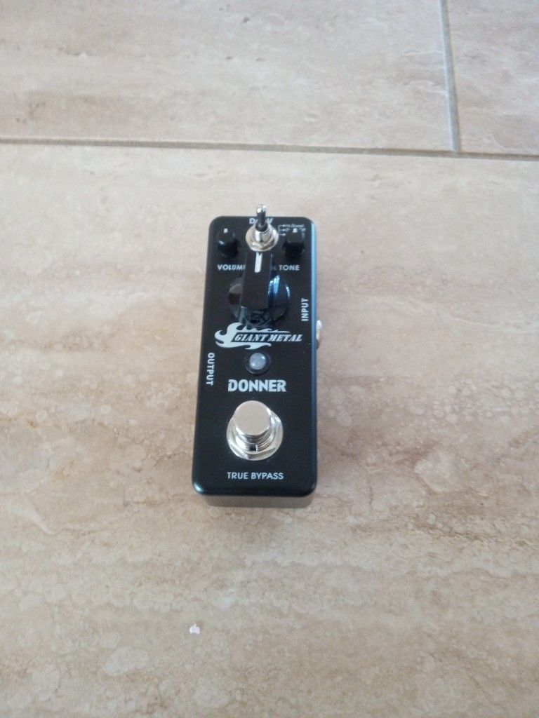Donner Giant Metal Distortion Pedal 