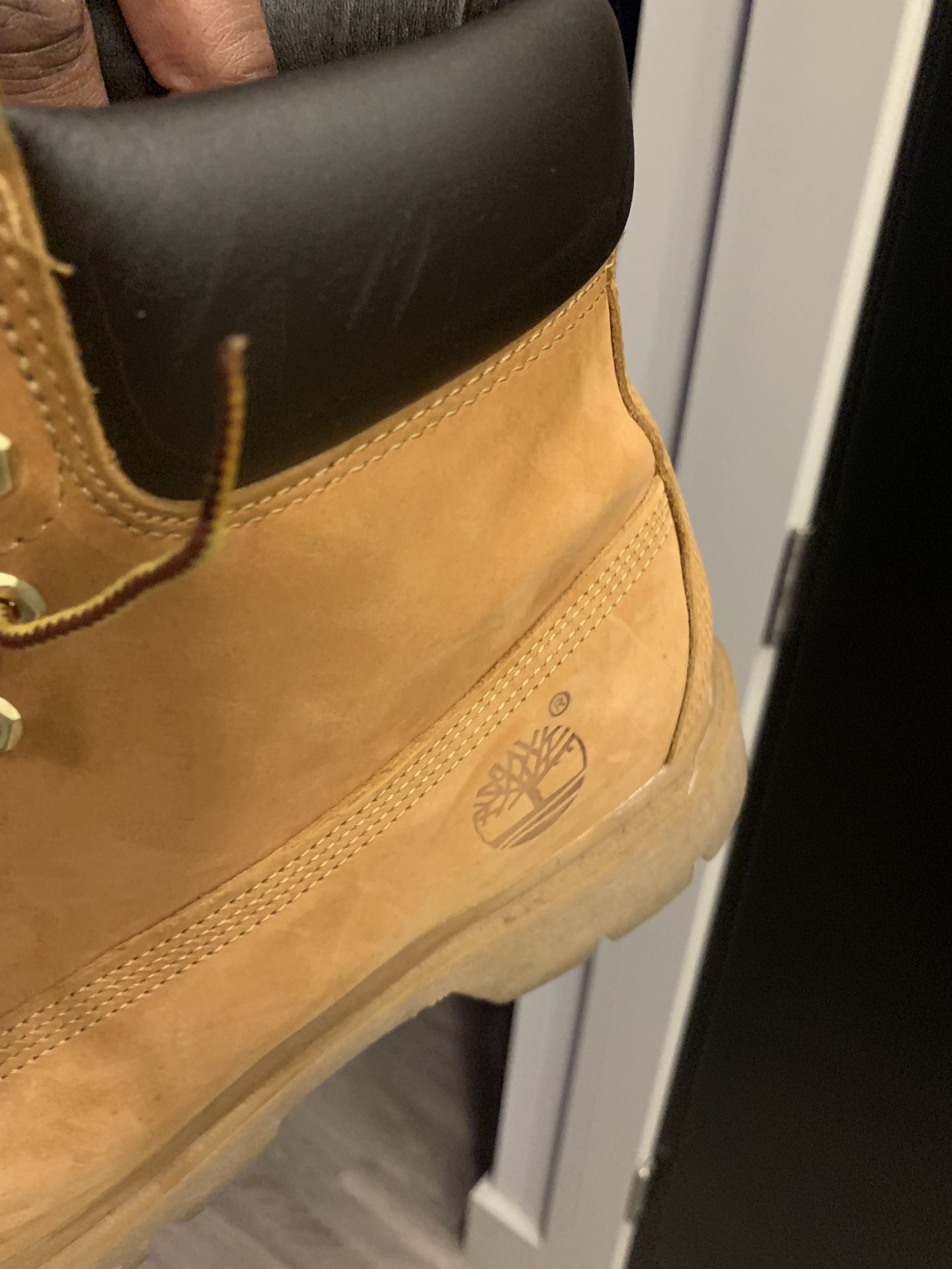 Men’s 9.5 wheat timberlands