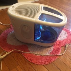 Vicks - Cool Mist Humidifier - White/Blue Model:V3500