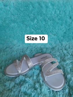 New women’s sandals size 10