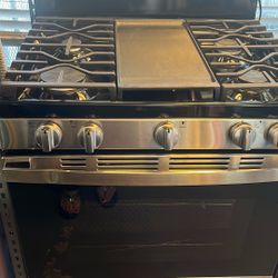 🎉🎉Gas Stove For Sale~Scratch And Dent Sale! 16947 D Street Victorville Ca. 