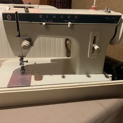 Vintage Singer Fashion Mate 257 Sewing Machine 