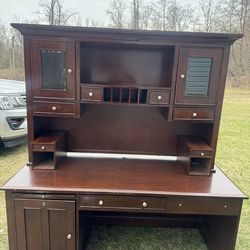 Executive Office Desk - Built-in Organizer, Cabinets, & Drawers