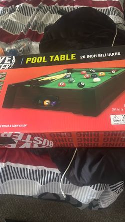 Mini pool table