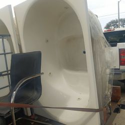 Jacuzzi with motor have 2
