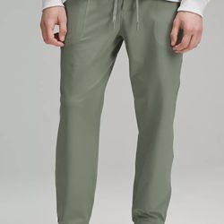 NWT Mens Lululemon Surge Jogger *Shorter Large Forest