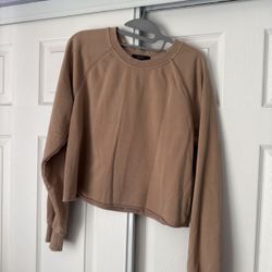 USED CROP SWEATSHIRT…$3 Dlls ..SIZE LARGE 