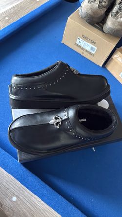 Size 10 House slides