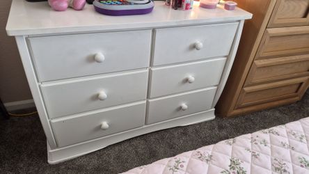 Delta Dresser