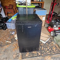 3.5 Cu Ft Galanz Refrigerator 