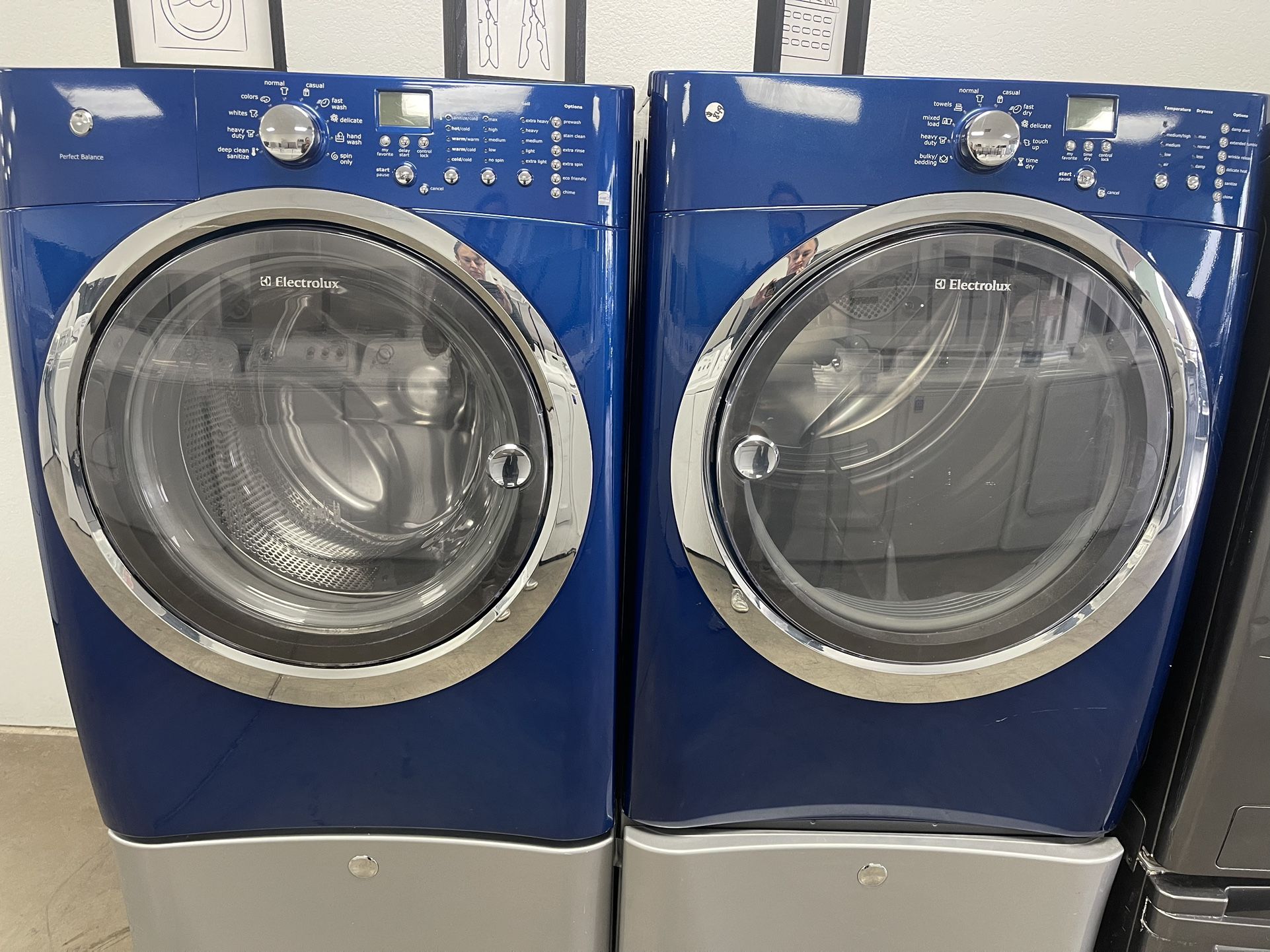 Electrolux 4cu Ft High Efficiency Stackable Steam Cycle FrontLoad