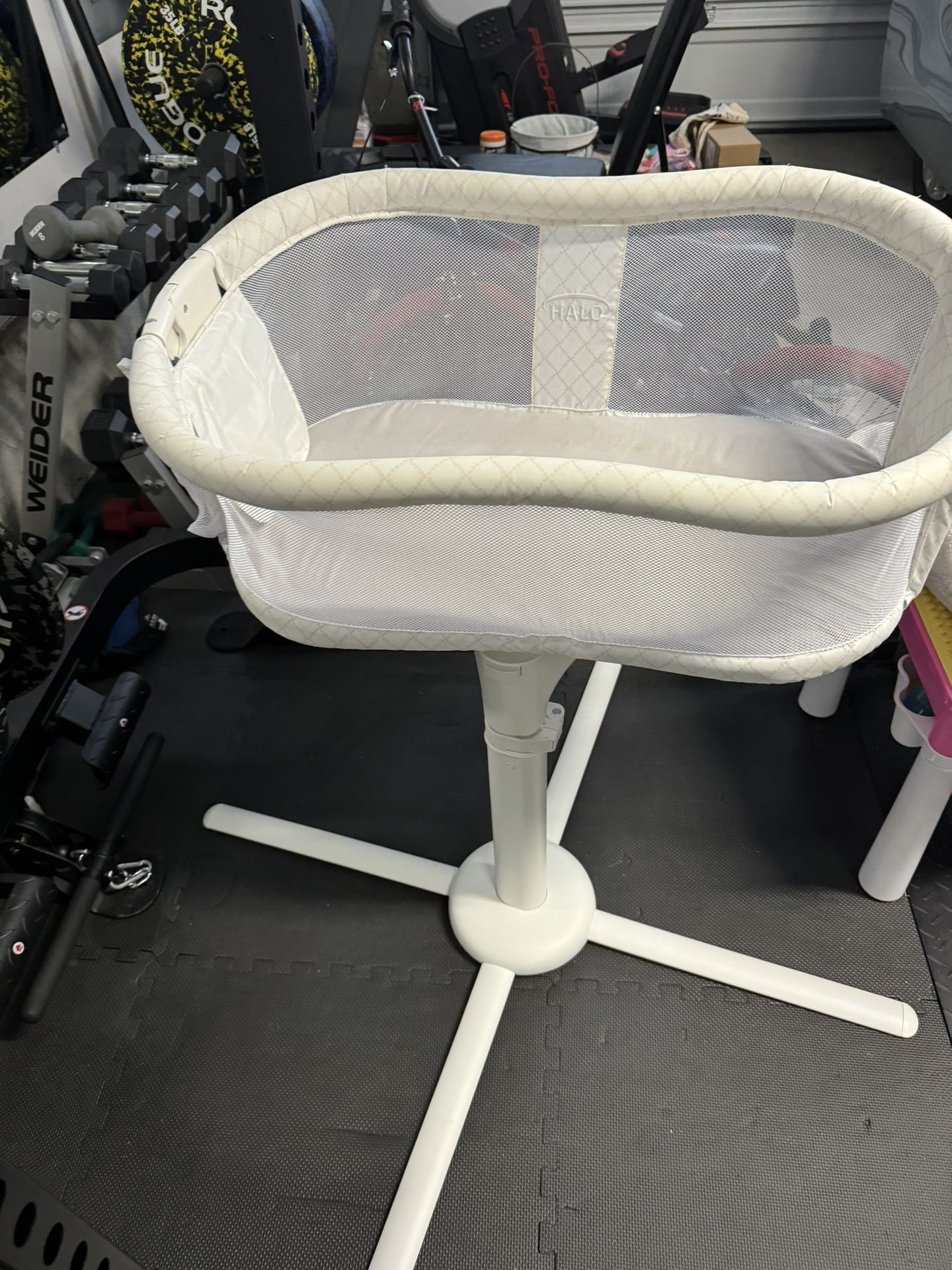 Halo Swivel Bassinet