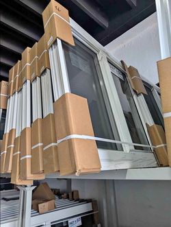 White Vinyl Sliding Windows with Screen