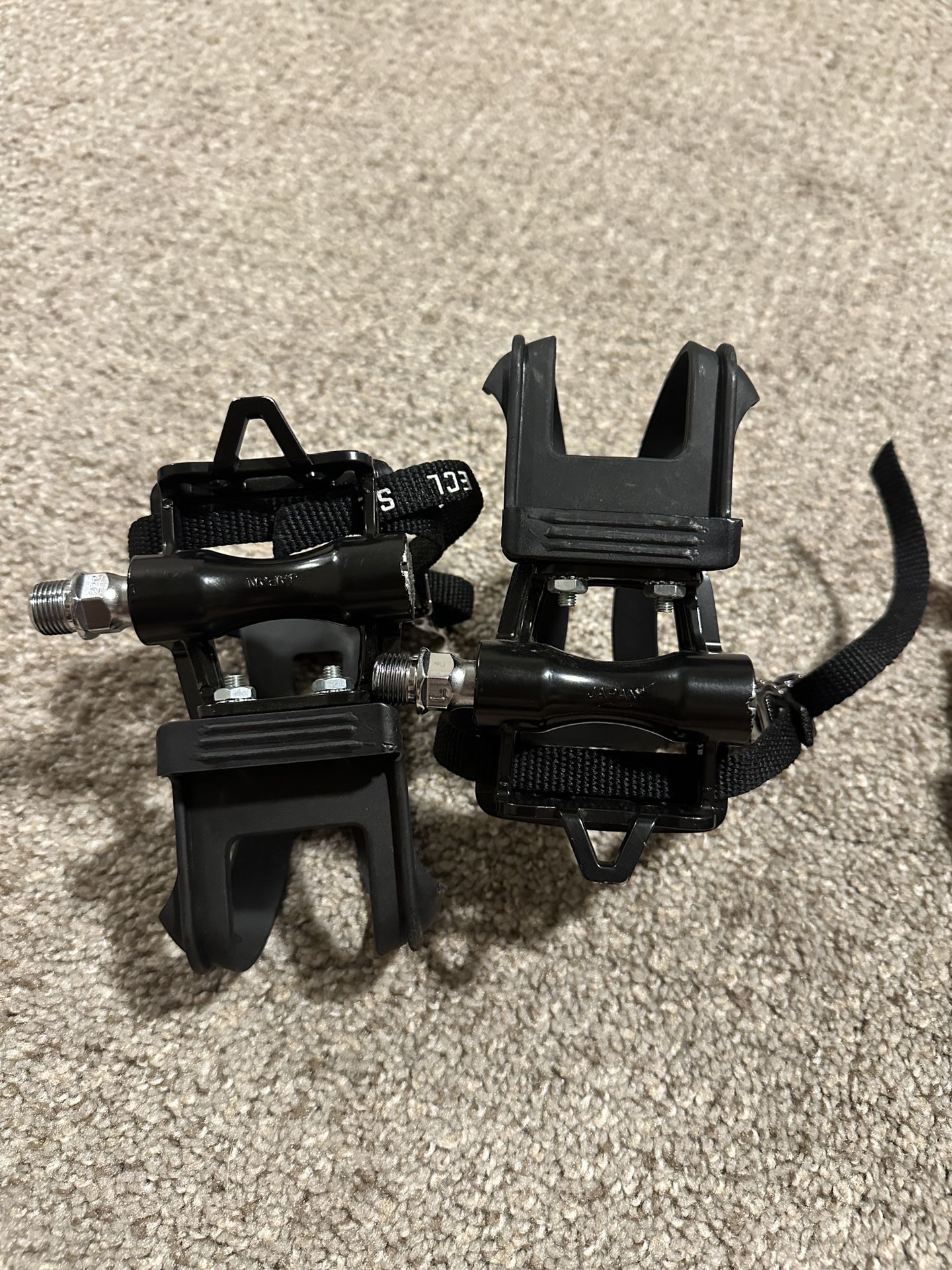 MKS GR-9 Platform Bicycle Pedal with Toe Clips