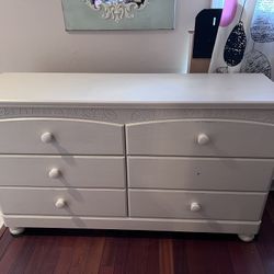 Dresser With Mirror