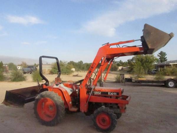 Kioti LB2204 3 Cylinder 22 Hp Diesel Engine Tractor Loader Scraper