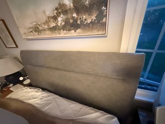 Queen bedframe