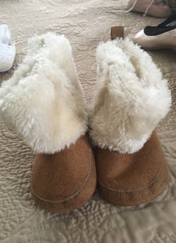 Baby fur boots