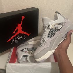 Air Jordan 4 Frozen Moments 