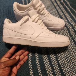 Mens SIZE 12  NIKE SHOES