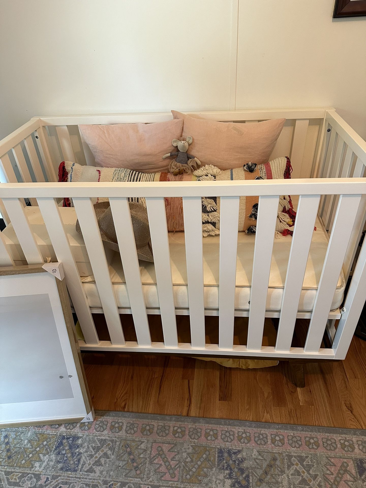 West Elm White Full Crib/west Elm 2/1 Mattress