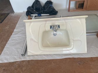 Vanity Sink & Contemporary Moen Faucet Fixture