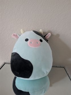 Blue cow squishmellow
