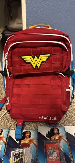 Wolf Pak 35 L Backpack (Wonder Woman) + 5 Velcroe collectibles