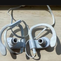 BEATS WIRELESS EAR BUDS