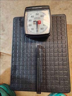 Health-o-Meter Pro Model #1345 Step-On. Scale
350 pound capacity
Health-o-Meter
