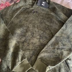 under armour hoodie  size m brand new