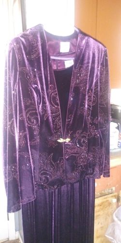 Ladies Evening Dress.. R&M RICHARDS Design