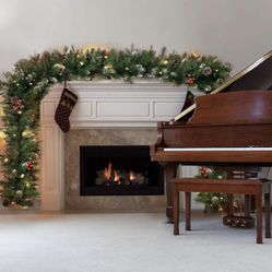 MOVING OUT SALE - Pre-Lit Christmas Garland 9FT
