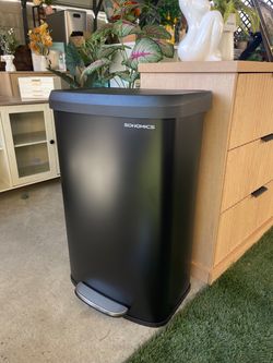 Songmics Black Step Trash Can 18 gallons