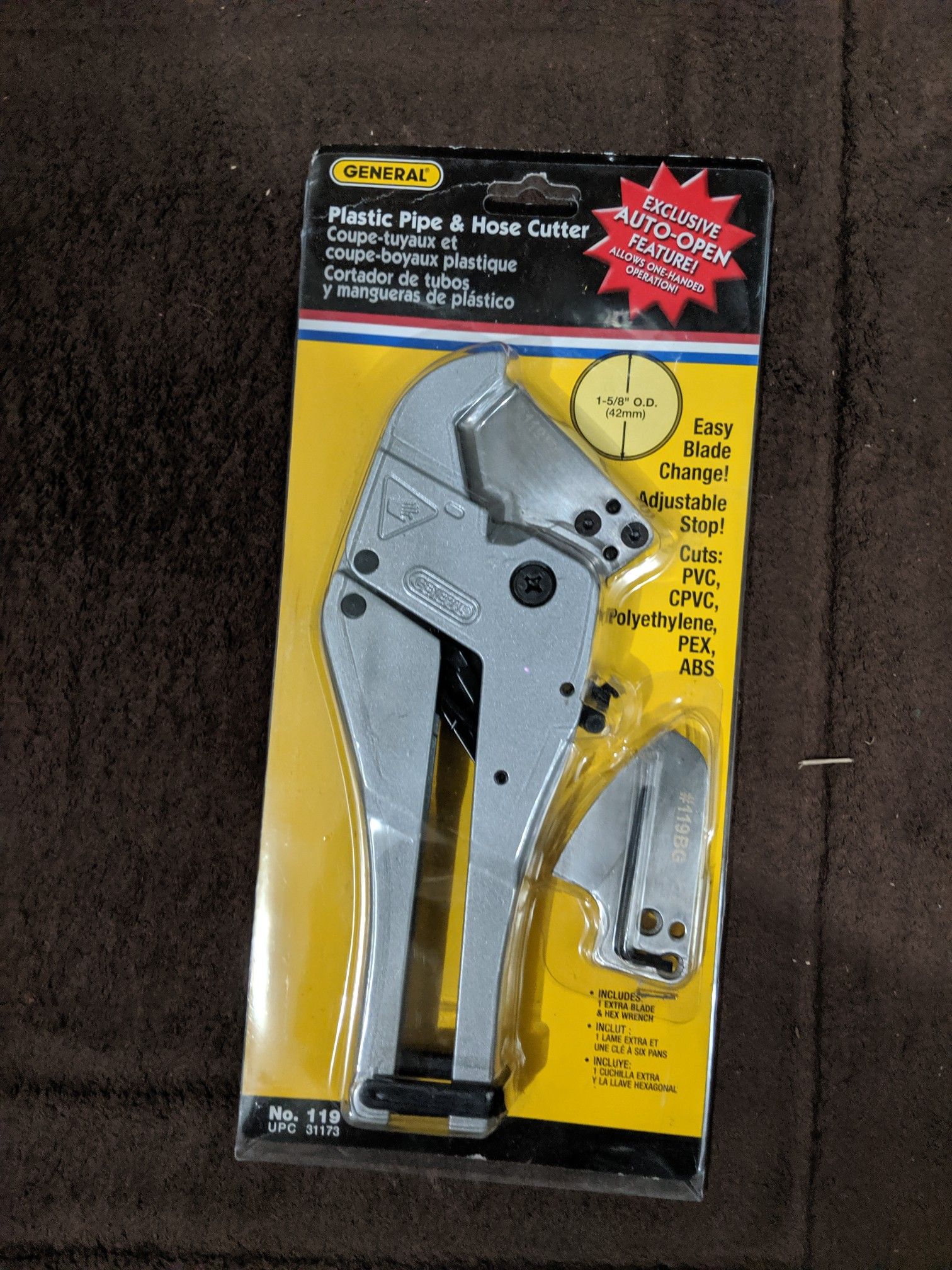 Plastic pipe and hose cutter