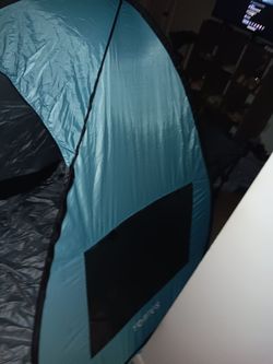 Pop up tent for beach or camping