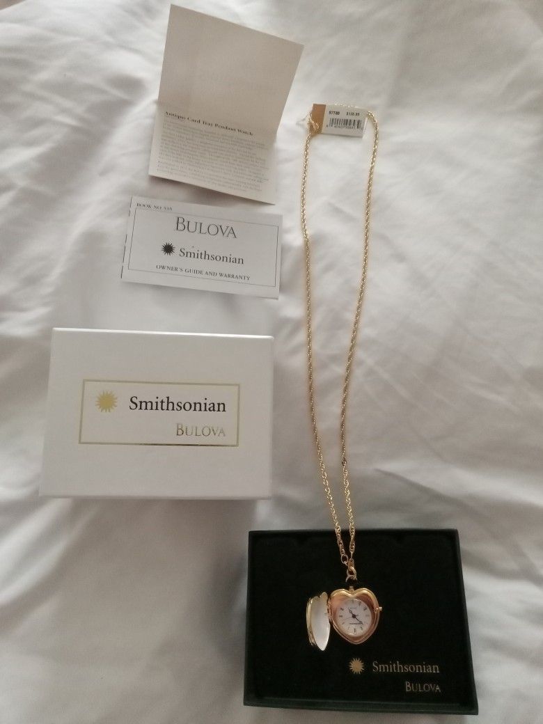 Smithsonian Bulova Antique Card Tray Pendant Watch Necklace