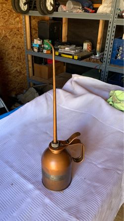 Vintage oil dispenser. It works well.