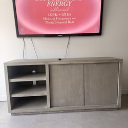 LONG LASTING WOOD  64“ TV STAND