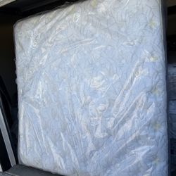 King Size Eastern Euro King Koil Intimate Luxury Firm Button Top Stearns & Foster Reserve Estate Kluft Hotel Collection Saatva Avocado Purple Restore 