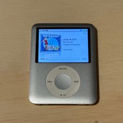 iPod Nano A1236 4GB Silver Tested Battery 8-12Hr w/Charg-632-Songs Read Info Blw