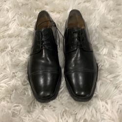 Mens black dress shoes Size: 10 Florsheim