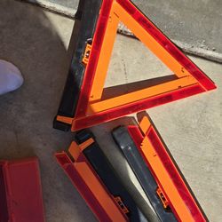 Highway reflective triangles