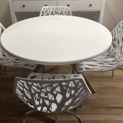 Modern Dining Table with 4 Chairs