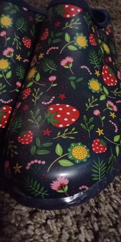 Western Chief Strawberry Garden Clogs