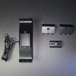 Insignia™ - Dual Controller Charging System for Xbox Series X|S - Black