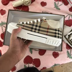 Burberry Shoes Size 8 Fits 9