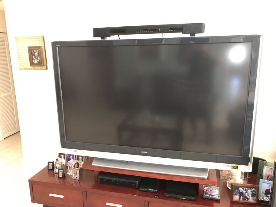 72 inch Sony TV. ( MAKE AN OFFER )