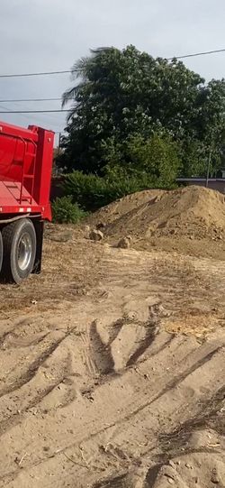 Free clean dirt Pomona