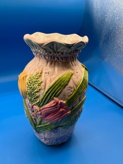 Napco Ceramic vase embossed 3D
